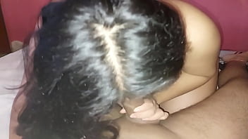 Mis cuerdas vocales temblaron con cada pulso de su pene una sinfonía de placer inarticulado