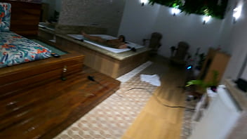 Gordinha curtinho motel se exibindo e se masturbando gozou com muita gemeção