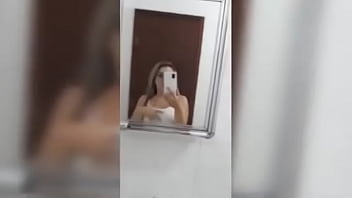 Gostosa faxineira que gosta de chupar