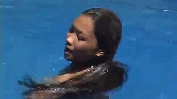 Girlfriends pool pussy play