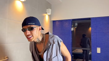 O corno saio e eu fui aproveita a safada mas ela não sabia que eu gostava de ser corno