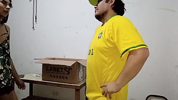 El repartidor me partió el coñito hasta hacerme chorrera el chochito El repartidor me partió el coñito hasta hacerme chorrera el chochito