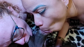 Esposa gostosa convida a amiga para um deliciosa tranza com seu esposo