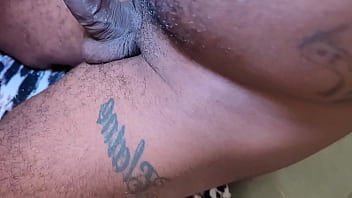 Esposa gostosa convida a amiga para um deliciosa tranza com seu esposo