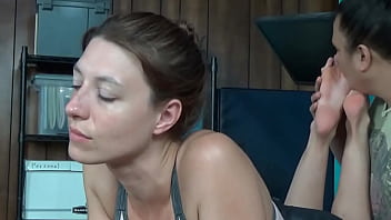 There's no better feeling than licking and smelling the perfect shapely feet of a goddess ️nadya rubinski w