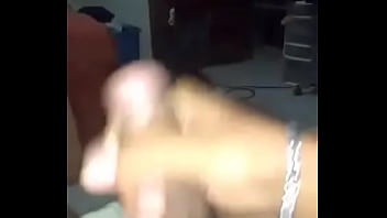 Otra vez el chavito enseñandome el cuerpo