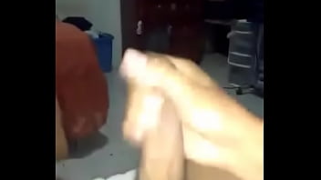 Otra vez el chavito enseñandome el cuerpo