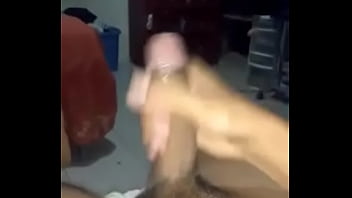 Otra vez el chavito enseñandome el cuerpo