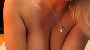 Milf camgirl sucking and fucking a toy