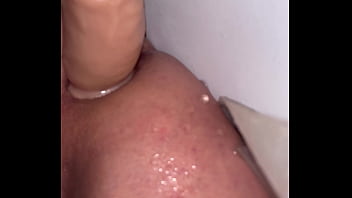 Que rico meterme el dildo