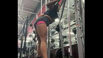 Muscle mommy leg day