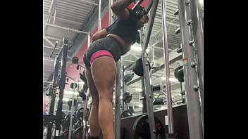 Muscle mommy leg day