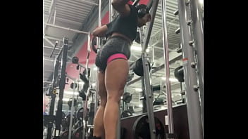 Muscle mommy leg day