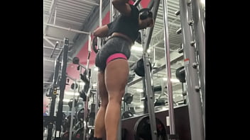 Muscle mommy leg day