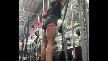 Muscle mommy leg day