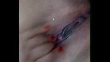 Gosola insatisfecha se pone a jugar con su vibrador y se corre rico