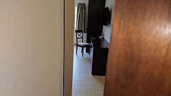 Colegiala cachonda folla con su padrastro