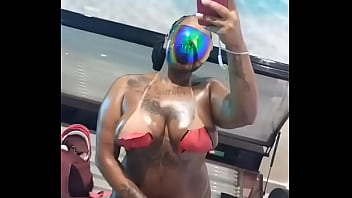 Pretinha pretona chocolatuda vem se lambuzar babys