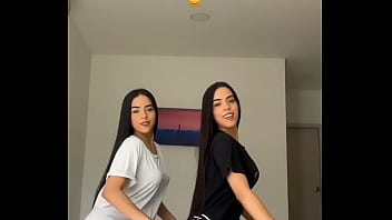 Mujeres bailando