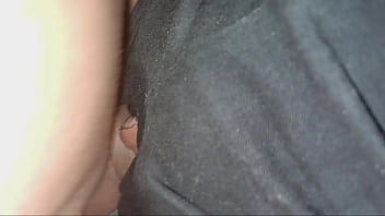 แหดูหีครูสาวแล้วเอานิ้วแหย่หีของเธอ