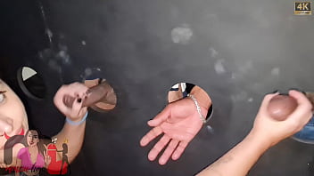 Como e gostoso ser fodida no gloryhole assim o prazer e garantido