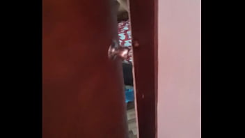 Cornudo humillado la amiga lesbiana de mi esposa se la folla bien duro mientras yo observo