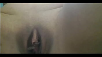 Masturbación femenina con vibrador de clítorís enfoque fijo Masturbación femenina con vibrador de clítorís enfoque fijo