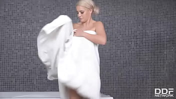 Bombshell gets dirty with her dildo