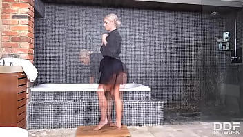 Bombshell gets dirty with her dildo