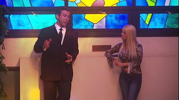 After losing a game of pool she gives her ass to her husband