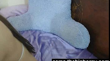 Pretty babe show her tits on cam