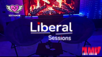 Joven gatita petite teniendo sexo amateur por primera vez frente a cámara