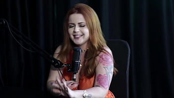 Ruiva safada mostra seus enormes peitos após dizer que sempre foi exibida nunca fez menage participou da casa das pimentinhas vai sambar no carnaval e seu lugar inusitado isadora closel