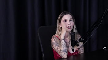 Ruiva safada mostra seus enormes peitos após dizer que sempre foi exibida nunca fez menage participou da casa das pimentinhas vai sambar no carnaval e seu lugar inusitado isadora closel