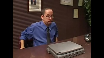 Kinky blonde honey genesis enjoying oral