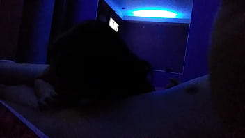 No solo chupa sino qie t lo saborea