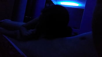 No solo chupa sino qie t lo saborea