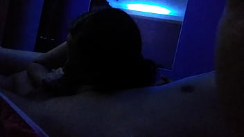 No solo chupa sino qie t lo saborea