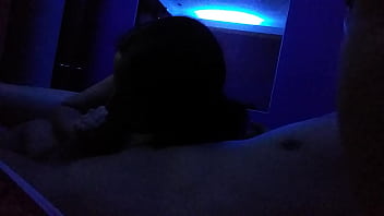 No solo chupa sino qie t lo saborea