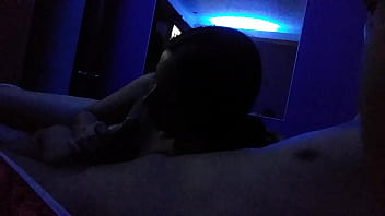 No solo chupa sino qie t lo saborea