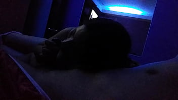 No solo chupa sino qie t lo saborea