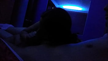 No solo chupa sino qie t lo saborea