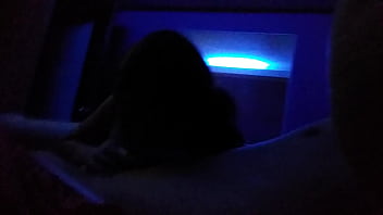 No solo chupa sino qie t lo saborea