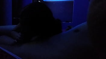 No solo chupa sino qie t lo saborea