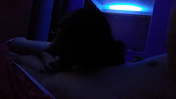 No solo chupa sino qie t lo saborea