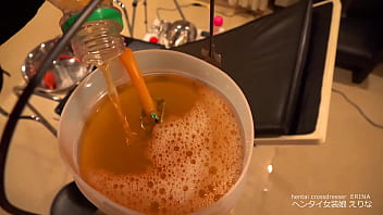 女装娘えりな マミコスでおしっこ浣腸噴水オナ＠診察台 thumbnail