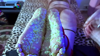 Tickling her soles was a dream come true