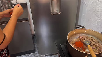 Minha vizinha pelada na cozinha de casa delícia demais