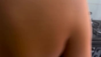 Minha vizinha pelada na cozinha de casa delícia demais