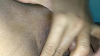 น้ำพุ่งเข้าหีเพื่อนสาว